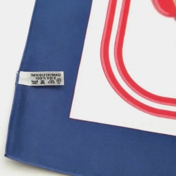 Share HERMES Square Silk Scarf Square 43cm x 43cm Blue Red White Gold - Picture 10 of 10
